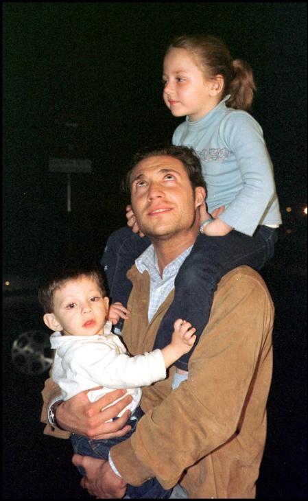 En un primer momento la custodia de los hijos recayó sobre Carrasco, pero en 2003, tras una larga batalla judicial que solo era el inicio, él consiguió la tutela compartida de sus hijos.