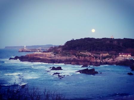 La luna de gusano captada en Santander.