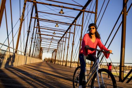 Cada vez hay más personas que eligen la bicicleta para sus desplazamientos por ciudad