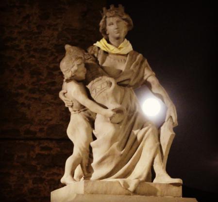 Luna llena de Pascua vista en Cardona.