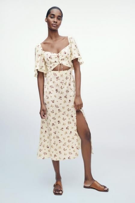 Vestido con estampado floral de Zara (39,95 euros)