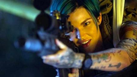Ruby Rose en una escena de Doorman
