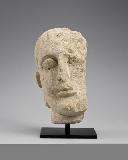 Busto masculino robado en el Louvre en 1907