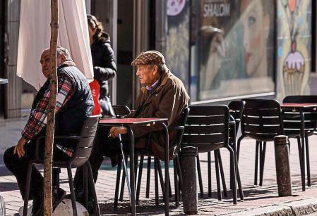 01 / 02/ 2020 MADRID.- Pesonas con dependencia persona mayores sillas de ruedas jubilados pensiones
