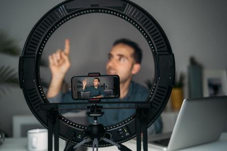 El influencer se está convirtiendo más en un creador de contenidos. No solo muestra las marcas, sino que crea contenido de utilidad asociado a ellas