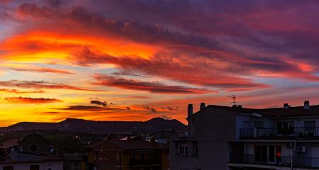 Panorámica del espectacular atardecer en Vic.