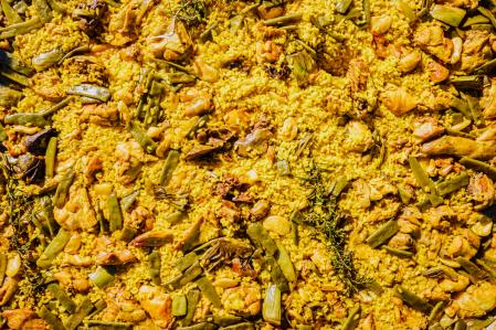 Plano detalle de una paella valenciana