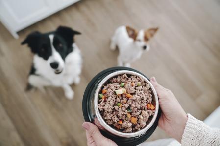 Los cuatro menús, de pollo, buey, pavo y salmón, se acompañan con un 30% de frutas y vegetales