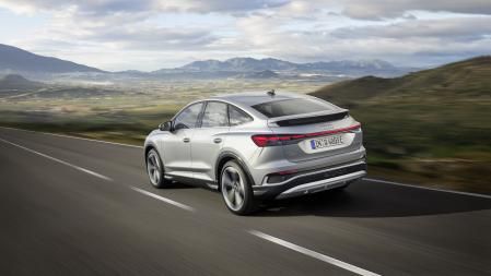 El modelo Q4 Sportback e-tron se distingue por tener una caída de techo tipo coupé&nbsp;