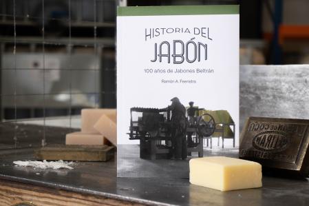 Portada del libro dedicado a la historia del jabón, de Ramón Feenstra
