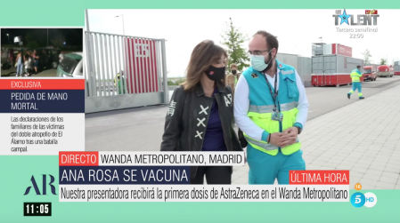 Ana Rosa llega al Wanda para vacunarse de Astrazeneca