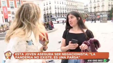 Una reportera de Telemadrid entrevista a una negacionista