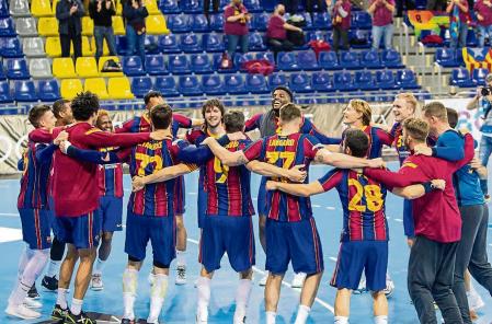 El Barça puede certificar este lunes el título matemático de Liga Sacyr ASOBAL si empata o gana el partido adelantado de la jornada 30 contra el Ángel Ximénez Puente Genil en el Palau Blaugrana. Celebracion del campeonato de liga conseguido