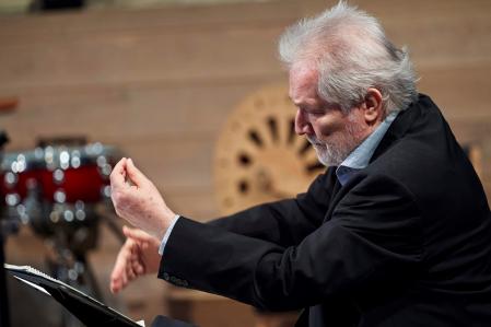 El compositor y director húngaro Peter Eötvös ha sido reconocido este viernes con el Premio Fronteras del Conocimiento en la categoría de Música y Ópera de la Fundación BBVA, como 