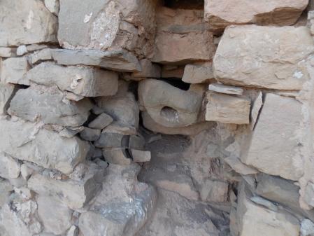 Nuro del edificio sur del Castell d'Ofegat.