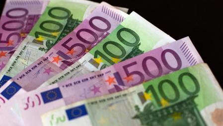 10 - 01 - 2013 / Billetes de Eur / Moneda - Billete / 5 Eur 10 Eur 20 Eur 50 Eur 100 Eur 500 Eur / Foto: Llibert Teixido