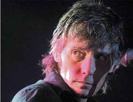 ANTONIO VEGA EN BIKINI.