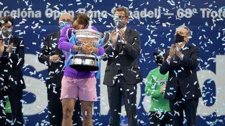 Rafa Nadal, campeón del Godó 2021, y Javier Godó, conde de Godó