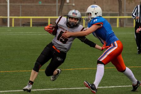 Esta Badalona Dracs trata de evitar al rival.