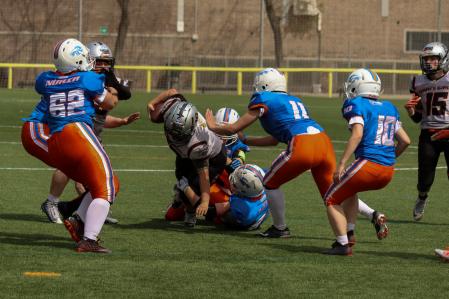 Jugada defensiva de las Barcelona Búfals.