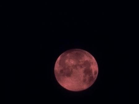 Luna rosa de abril vista desde la Carretera de las Aguas.
