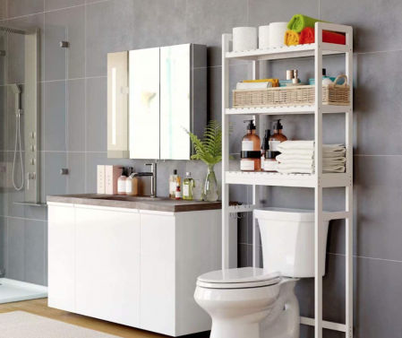 Estantería sobre el inodoro