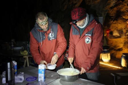 La cueva también tenía espacio para una pequeña cocina.