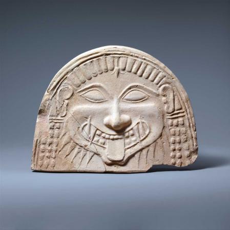 Antefija griega de terracota del siglo VI a. C. con la imagen de Medusa.