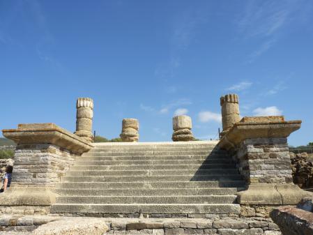 Escalinata de entrada a uno de los templos
