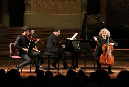 Joshua Bell (esquerra), amb Steven Isserlis al violoncel i Alessio Baix al piano, en concert al Palau de la Música aquest dilluns 3 de maig de 2021 (HORITZONTAL)