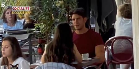 Diego Matamoros en compañía de una misteriosa joven