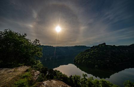 Halo solar con parhelio en el Meandro de Sant Pere de Casserres.