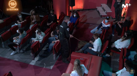 Orca marca a una espectadora de 'La resistencia' como tenedora de estupefacientes