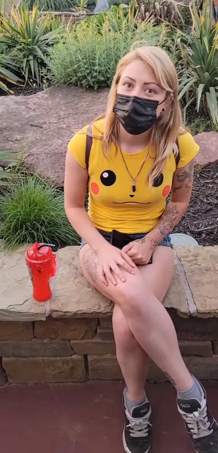 Para los agentes, los pantalones eran 'demasiado cortos'.