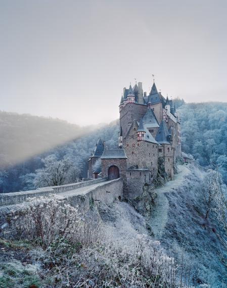 El castillo de Eltz, en Alemania, pertenece a la misma familia desde hace generaciones. Se construyó en una colina en el siglo XII
