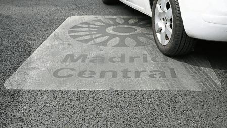 Un coche circula por Madrid Central&nbsp;