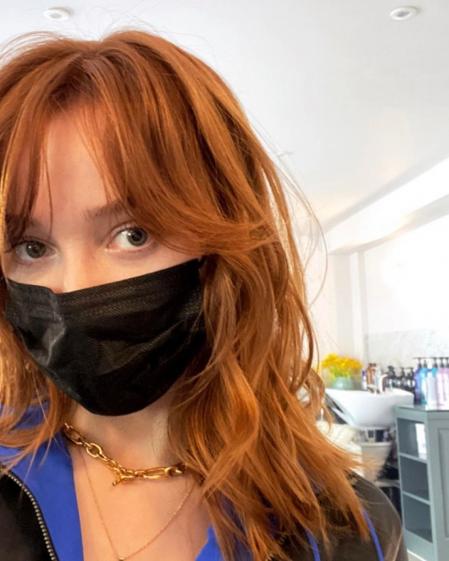 Phoebe Dynevor con su nuevo look