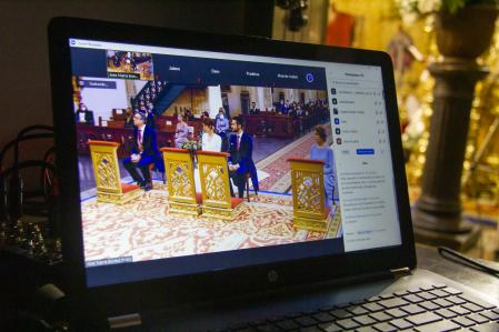 Imagen de la boda de Sandra y Txetxu, retransmitida por Zoom