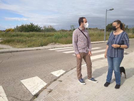 El presidente de la AVV de las Casetas de La Punta, Salvador Ramos, y Marisa Chornet, vecina expropiada