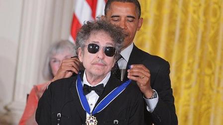 Obama entrega la Medalla de la Libertad a Bob Dylan