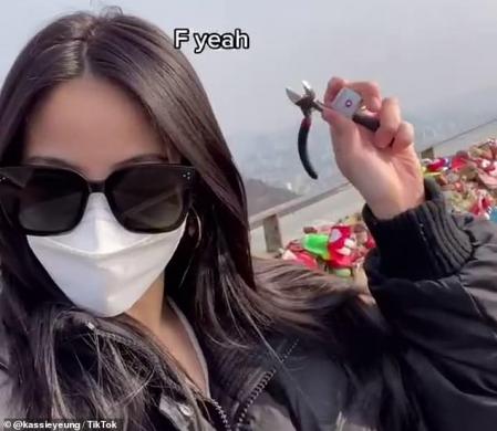 Kassie Yeung candado amor