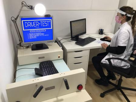 El examen que realizan los centros médicos para renovar el carnet incluye una prueba de coordinación y destreza&nbsp;