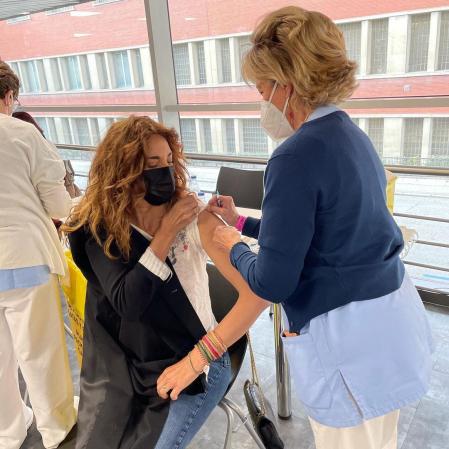 La periodista ya ha recibido la vacuna.