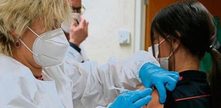País Vasco ya ha empezado a administrar la segunda dosis a trabajadores esenciales menores de 60