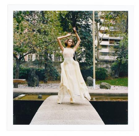 Kaia Geber con un vestido de Loewe