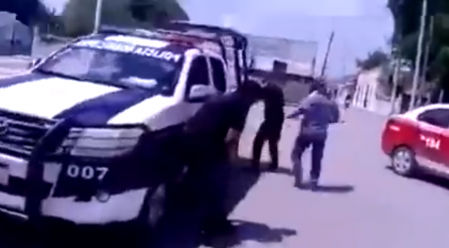 El hombre no ha cedido hasta que finalmente los agentes se han rendido