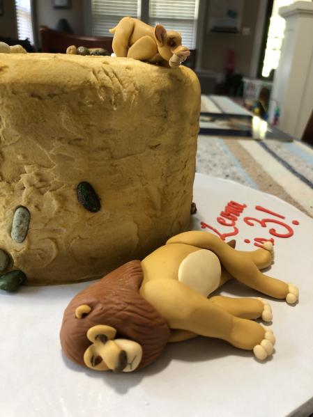 Mufasa yace sin vida en la tarta.