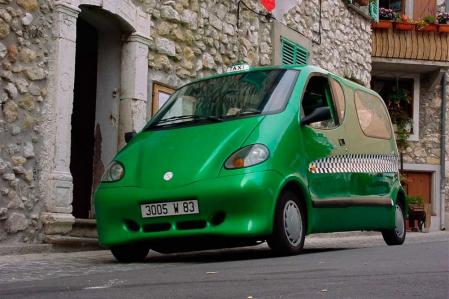 El primer prototipo de MDI, entre furgón y monolumen, estaba pensando para flotas de taxi o reparto urbano