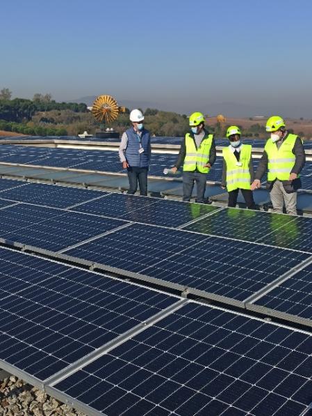 Placas fotovoltaicas en el tejado del Hospital de Mollet .