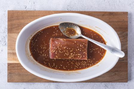 Atún marinado al miso
